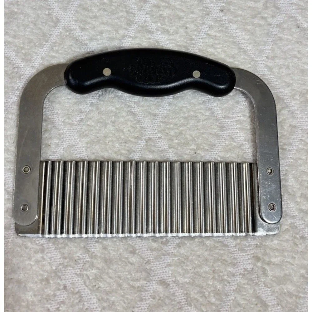 Pampered Chef  Stainless Steel Cringle Cutter